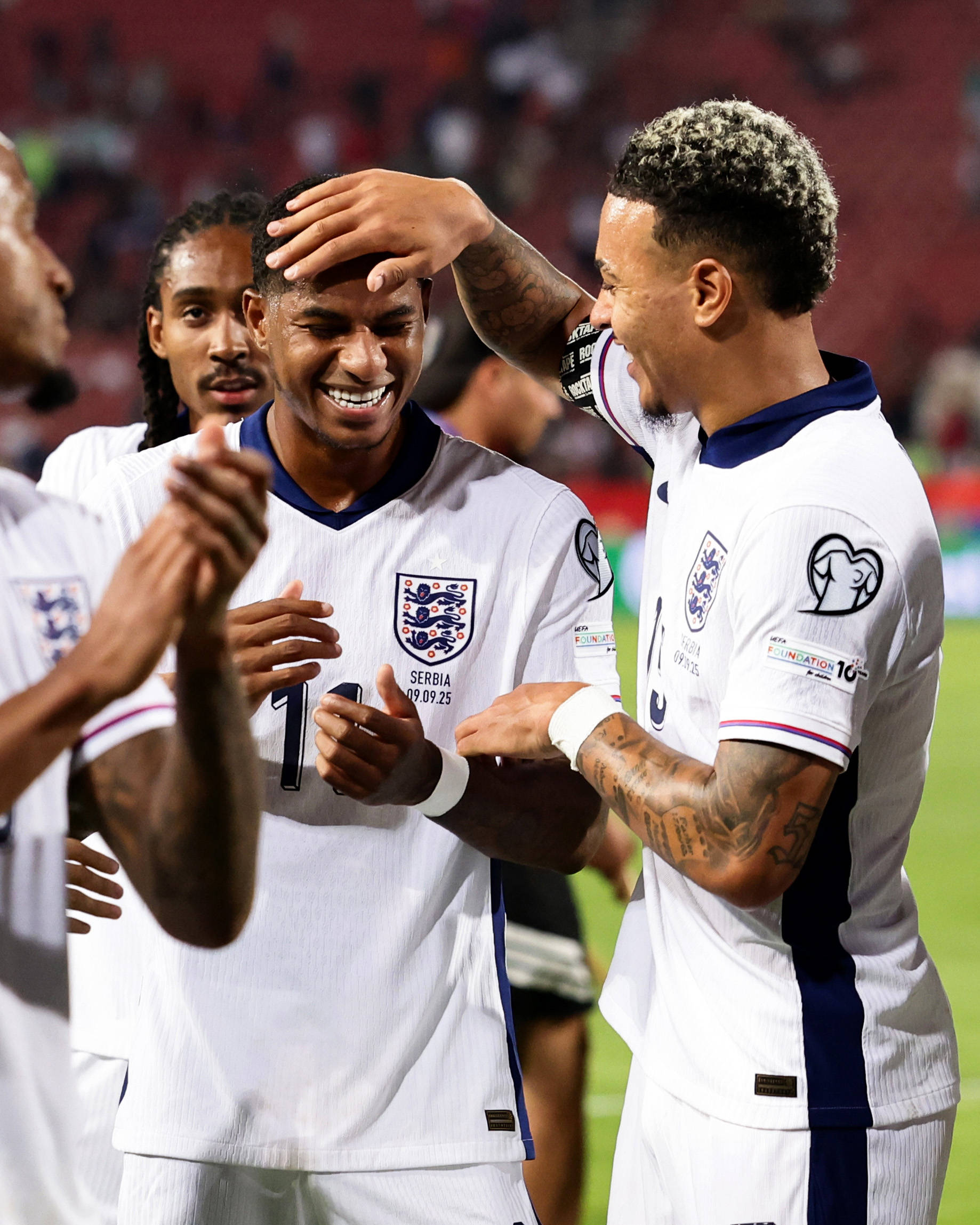 包含巴萨携手新锋线合力，迎战欧洲豪强的词条