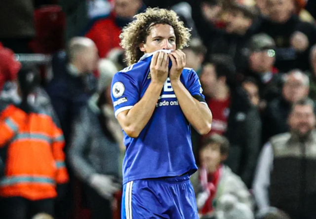 包含莱斯特城客场逆转，引发球迷热议的词条