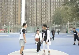 比赛进入拉锯阶段，双方互不相让